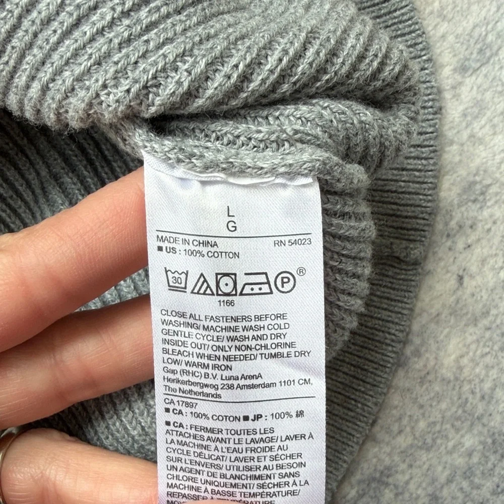 (280)Banana Republic Gray Button-Up Crewneck Sweater